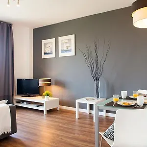 feelathome-poblenou-beach-apartments.catalonia-hotels.com/